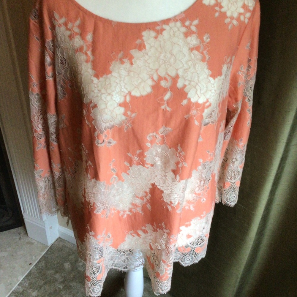 Louis Dell’olio lace coral top, need tank lace is see through size 10